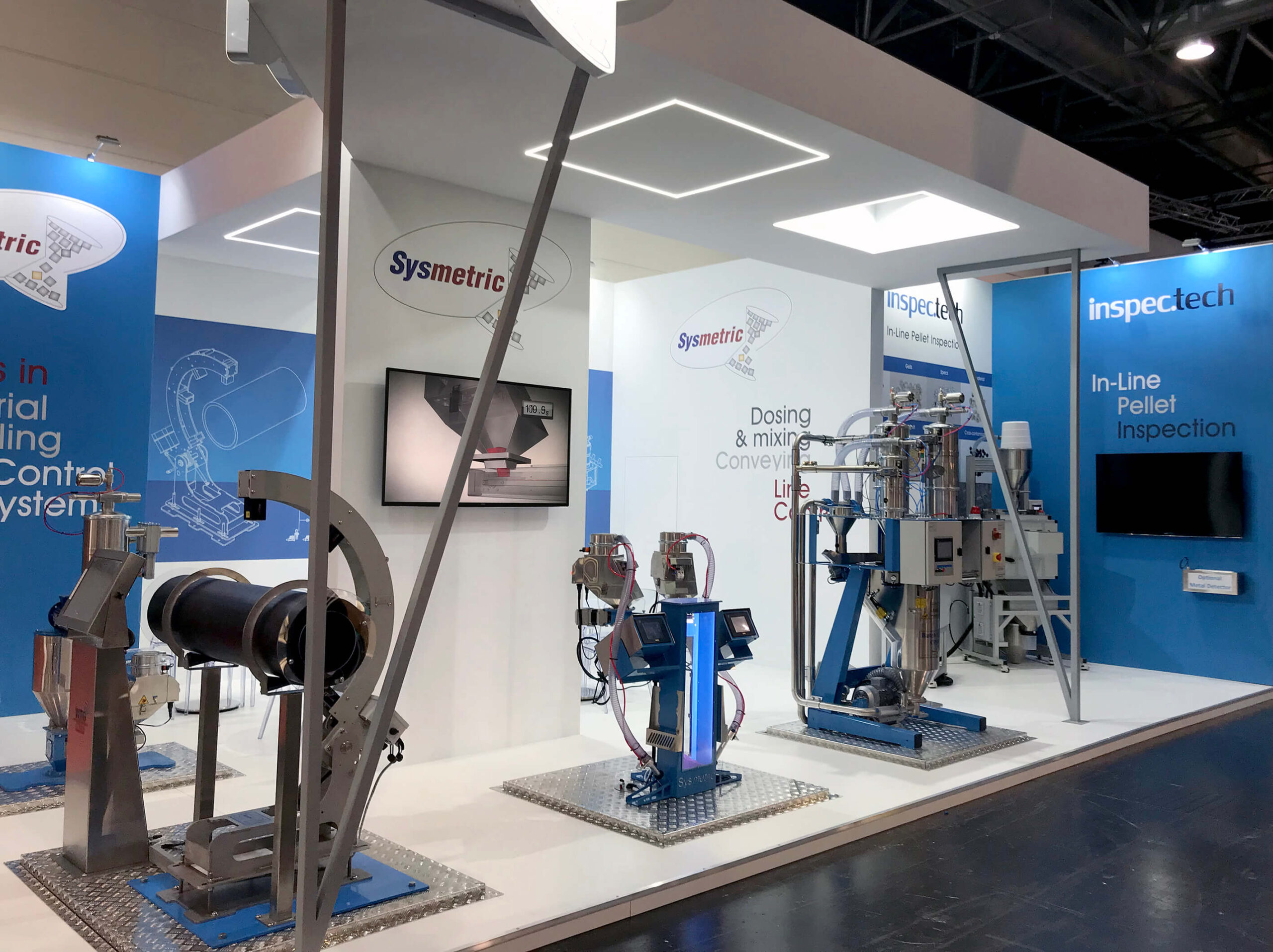 Sysmetric stand design So Exhibition design house